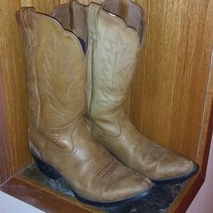 Ariat tan leather coyboy cowgirl boots